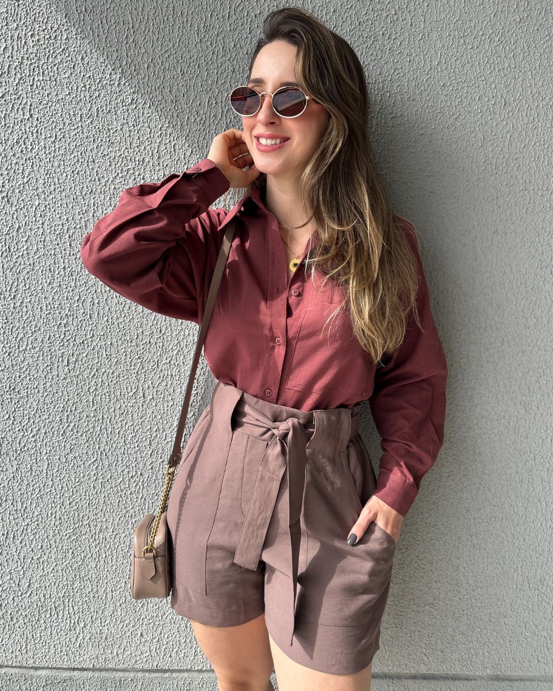 Camisa Tradicional Marrom com Bolso Frontal Jasmim