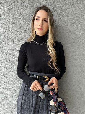 Blusa cacharrel tricô modal gola alta Rolê Lisa preta Lirio