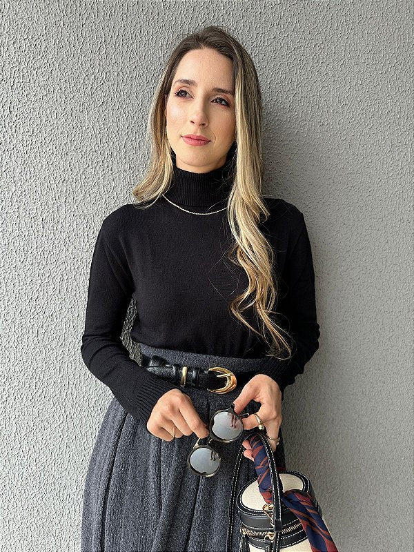 Blusa cacharrel tricô modal gola alta Rolê Lisa preta Lirio