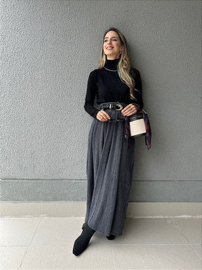 Blusa cacharrel tricô modal gola alta Rolê Lisa preta Lirio