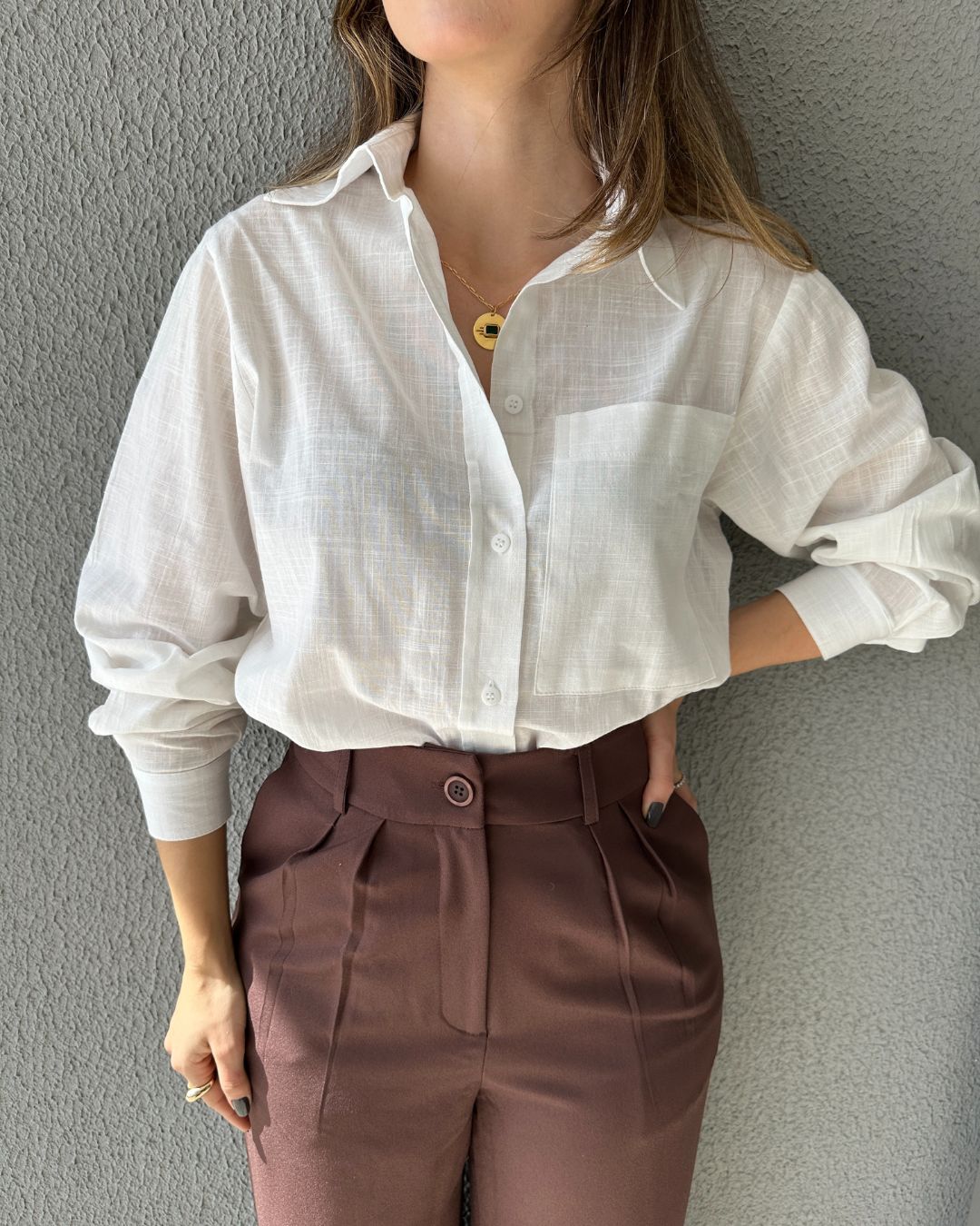 Camisa tradicional branca com bolso frontal branca Jasmim