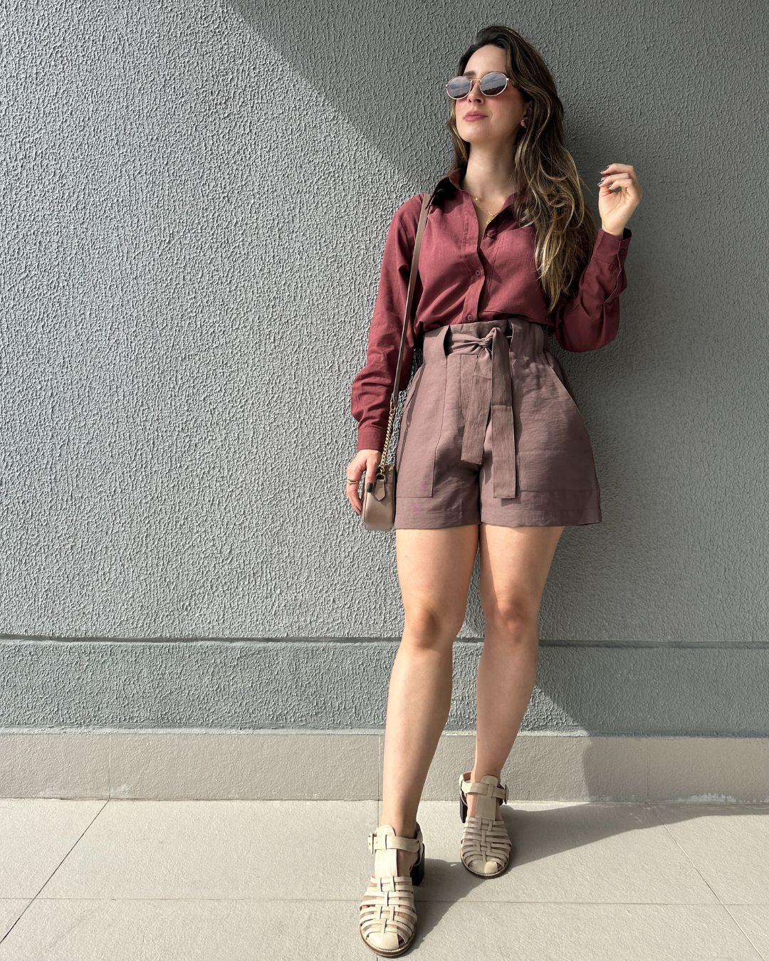 Camisa Tradicional Marrom com Bolso Frontal Jasmim