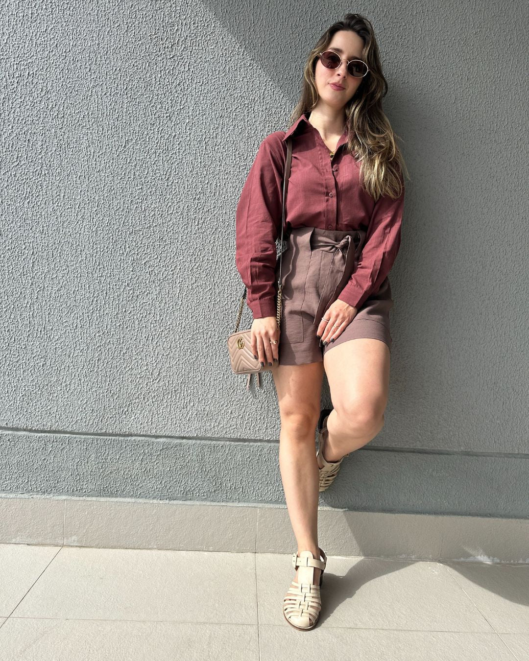 Camisa Tradicional Marrom com Bolso Frontal Jasmim