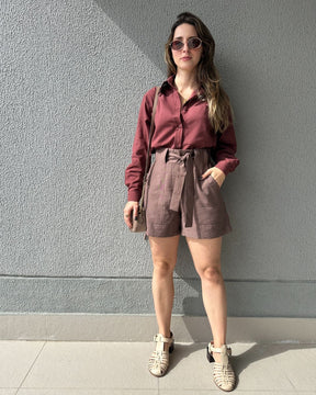 Camisa Tradicional Marrom com Bolso Frontal Jasmim