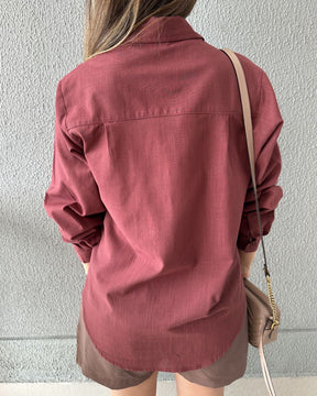 Camisa Tradicional Marrom com Bolso Frontal Jasmim