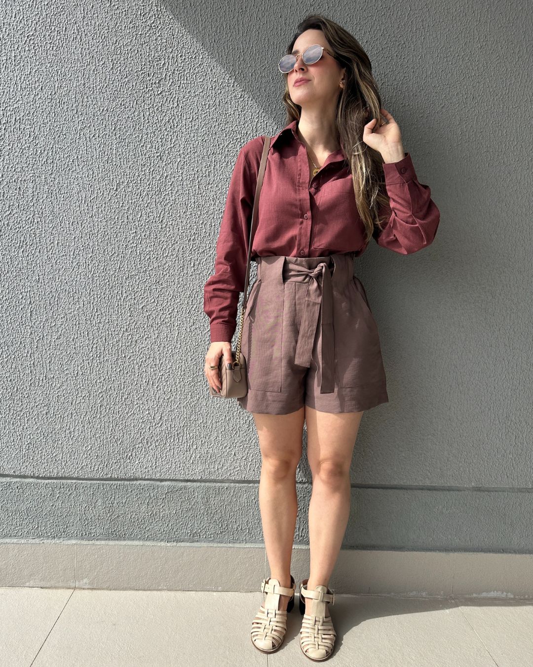 Camisa Tradicional Marrom com Bolso Frontal Jasmim