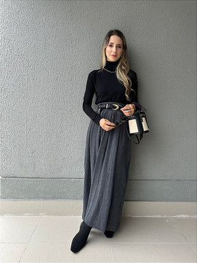 Blusa cacharrel tricô modal gola alta Rolê Lisa preta Lirio