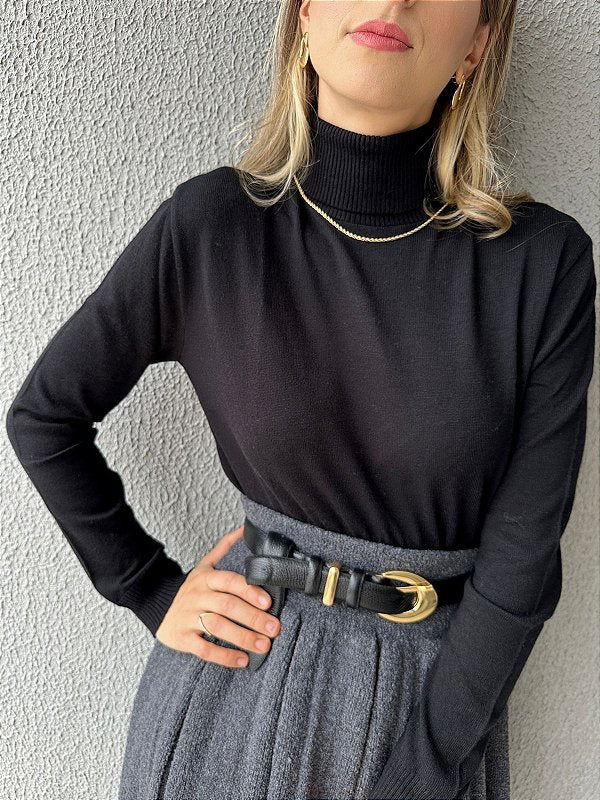 Blusa cacharrel tricô modal gola alta Rolê Lisa preta Lirio