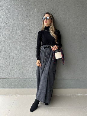 Blusa cacharrel tricô modal gola alta Rolê Lisa preta Lirio