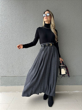 Blusa cacharrel tricô modal gola alta Rolê Lisa preta Lirio