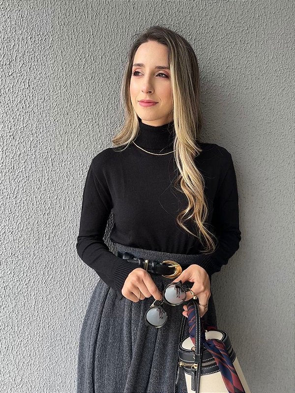 Blusa cacharrel tricô modal gola alta Rolê Lisa preta Lirio