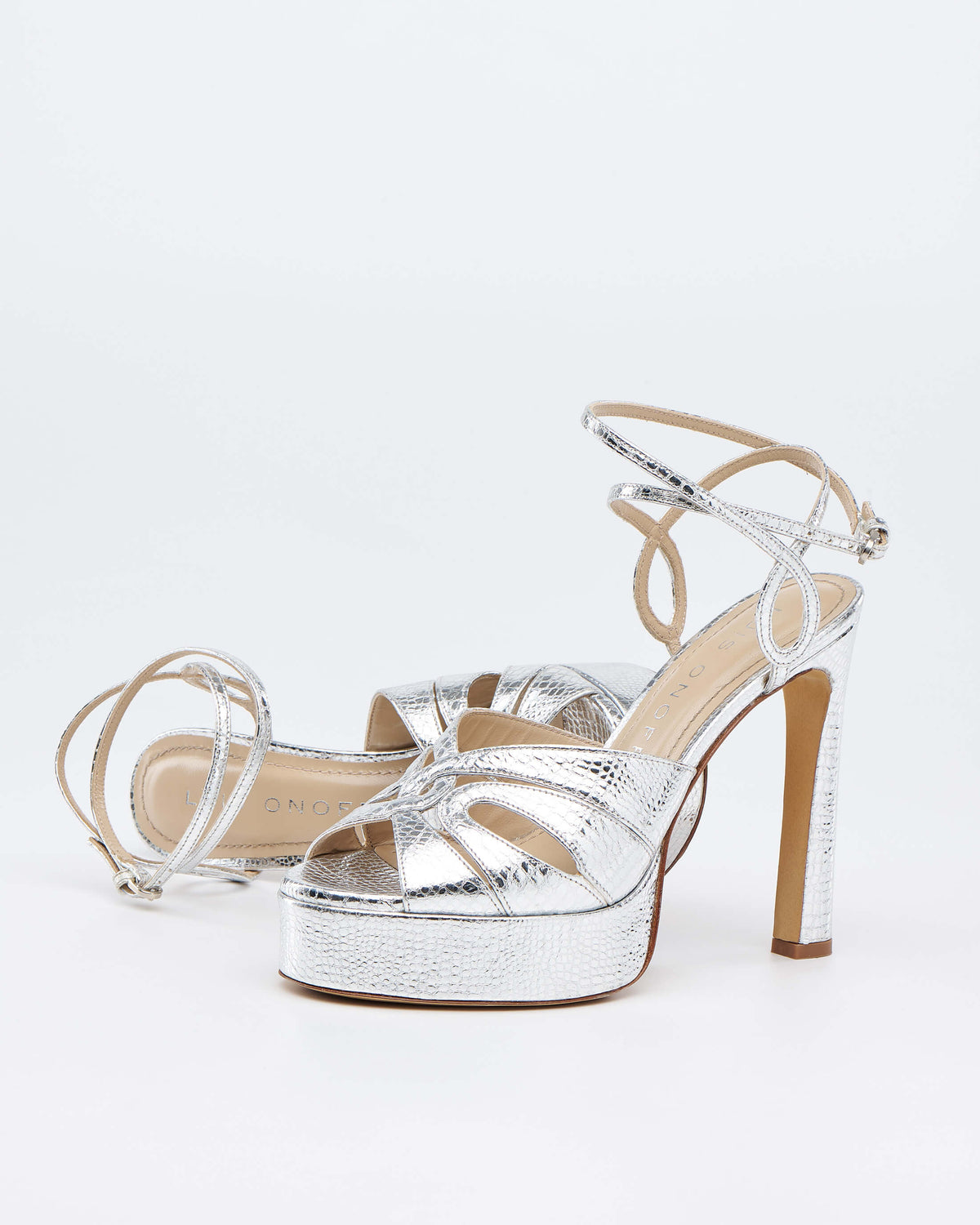 Lustrous Silver Plataform