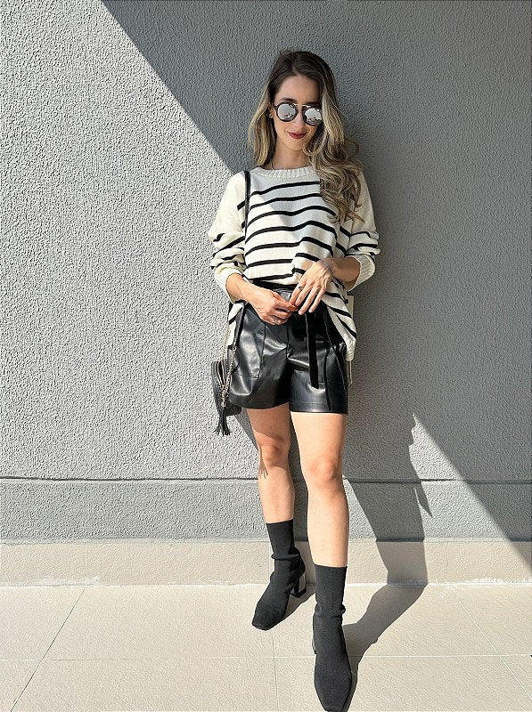 Blusa tricot oversized branca com listras pretas Lobélia