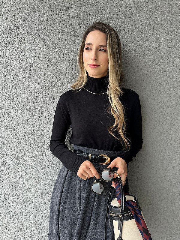 Blusa cacharrel tricô modal gola alta Rolê Lisa preta Lirio